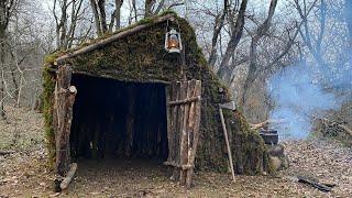 Build A Log Cabin In The Woods With Hand Tools & Complete And Warm Bushcraft Survival Shelter