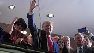 Donald Trump gets huge ovation after being shown at Georgia-Alabama game