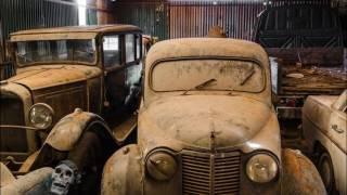 Abandoned rusty cars in America. Abandoned Cars in Barns US 2017. Old Vintage Cars