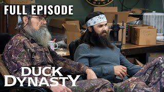 Duck Dynasty: Bass Pro Shops Unveils Duck Commander Products (S3, E10) | Full Episode