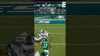 Madden 23 - Randy Moss gets LEVELED by teammate 