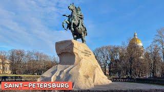 Walking tour in the center of St  Petersburg