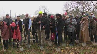 Community leaders celebrate building of new homes in Youngstown