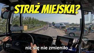 Kierowca autobusu wstał i zaczął klaskać 22