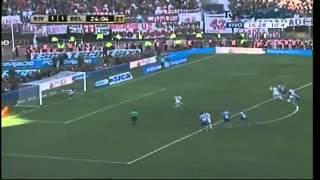 Olave le ataja un penal a River (partido de vuelta por la promocion 2011)