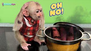 How did Monkey Kyo save the pot of sweet potatoes from burning?