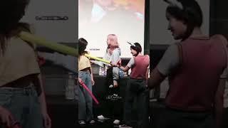 Naughty Sana really likes teasing Dahyun 