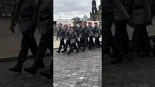 Ehrenzug OSH Dresden  #bundeswehr #militär #tradition #soldaten #parade #g36 #marsch