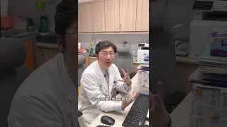 大家會好奇醫師為什麼會當醫師嗎讓眼科醫學中心蔡宜佑副院長來替你解答‍↕️大家還有好奇什麼問題也可以在下方留言呦快來找我們做近視雷射吧 #近視雷射 #全術式近視雷射中心#蔡宜佑醫師