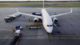 Time-Lapse of aircraft: Ground Services for Ryanair Boeing 737