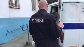 В Хабаровске начали задерживать журналистов и избивать активистов!