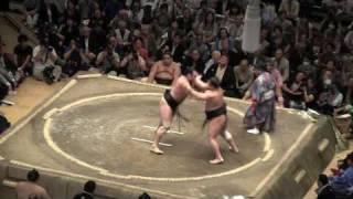 Japan Podshow goes to the Sumo