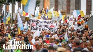 Thousands march to protest against Canary Islands' tourism model