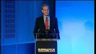 Mike Sinnett speaking at Runways UK