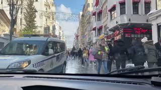 İstiklal Caddesini Arabayla Gezmek ( Driving on the İstiklal Street)