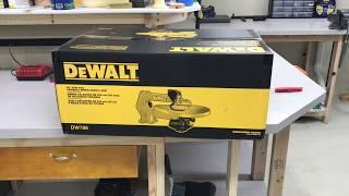 Tool Review! DeWalt Scroll Saw Review / Unboxing and Assembly, Awesome!