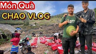 chao vlog tặng quà Cho Bà Con Ha Lủng cá  bà con tiếp đãi bằng món cải mèo