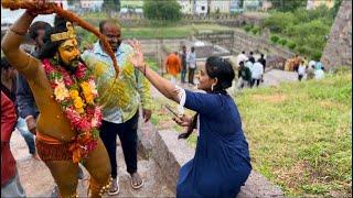 Potharaju beating girl At Golconda Bonalu 2023 | Potharaju Giving blessing At Golconda Bonalu 2023