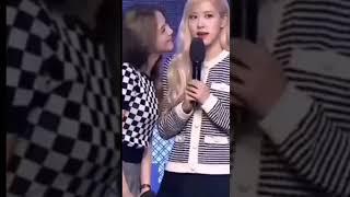 Jensoo look at Rosé how the members look at each other️