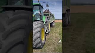 Épandage compost  #epandage #johndeere #jcb #bergmann #agriculture #tractor #foryou #bull#8320