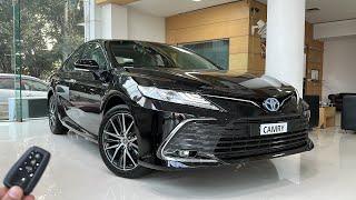 Toyota Camry 2.5 Hybrid Price & Features ️ Best Luxury Sedan !!