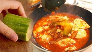 {Sundubujjigae} It is said that it is delicious even if you boil it with only basic ingredients