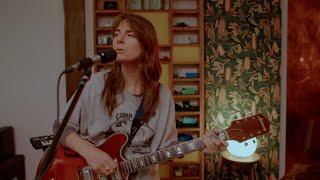 Angie McMahon - Fireball Whiskey (Treehouse Sessions)