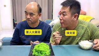 我哥来我家吃饭，这次独食王是遇到对手了#eating show#eating challenge#husband and wife eating food#mukbang #asmr eating