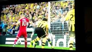 Roman Weidenfeller kassiert Kopfschuss|Best save!