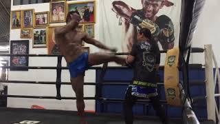 Buakaw blows kicking