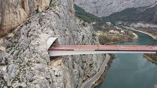 Most Omiš u pripremnom položaju za zavarivanje centralnog spoja  MAEG COSTRUZIONI SPA (Bridge Omis)