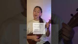 ТРЕНДОВАЯ ПЕСНЯ НА УКУЛЕЛЕ #урокигитары #урокиукулеле #гитара #укулеле