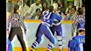 Randy Moller vs. Wendel Clark NHL 22/10/86