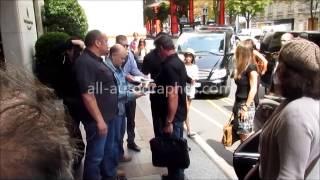 Sylvester Stallone signe pour All-autographes.com // Sylvester Stallone signing autographs in Paris