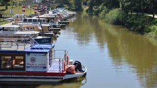 Baťův kanál | Boat traffic on Baťa Canal