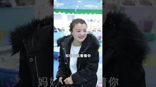 女儿游乐场里疯玩释放天性，玩嗨了，孩子的童年就应该这样快乐