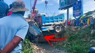 Oh My God !! 5T Dump Truck Drive Fail Into Dutch Pull Up By 2 Cranes