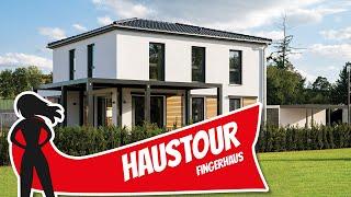 Haustour: Moderne Stadtvilla mit großer Pergola - Fertighaus von Fingerhaus | Hausbau Helden