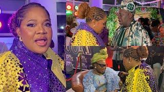 TOYIN ABRAHAM RESPECT MAKE ALAPINI OSHA, IYA AWERO RAIN PRAYER ON HER AT SEVEN DOORS PREMIERE