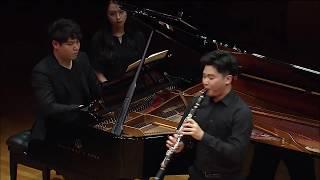 Han Kim plays Tema con variazioni by Jean Françaix