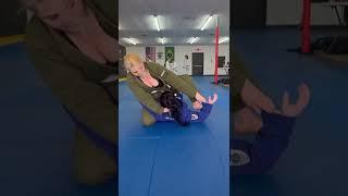 How to Triangle choke? 