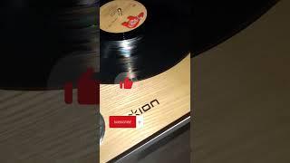 виниловый проигрыватель #shortvideo  #vinil #винилы #виниловые_пластинки #виниловыйпол