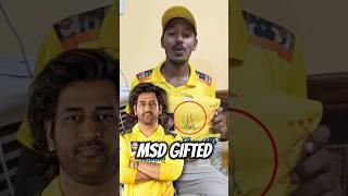 MS Dhoni ने Apne Crazy Fan Gaurav Kumar को Autograph वाली CSK Jersey GIFT दी हैं #shorts