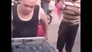 Autistic DJ plays Mask Off