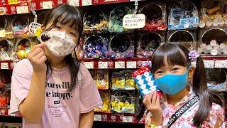 駄菓子屋さんでまりちゃんとかのんちゃんがお菓子買うよ！