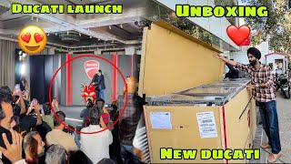 Launch wale din hi leli India ki pehli Ducati V4s  Unboxing kardi 42 lakh ki Bike ki 