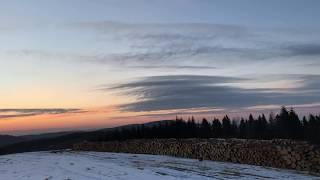 NIEBO nad BIESZCZADAMI po zachodzie słońca.