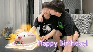 I Gave My Cute Boyfriend A PIGGY BIRTHDAY CAKE!! [Gay Couple Lucas&Kibo]