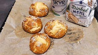 Traumhafte Dinkel-Skyr Laugenbrötchen, ohne Hefe, daher in 10 Minuten ofenbereit!