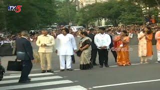 Chandrababu and Pawan Kalyan Welcomes PM Narendra modi at Vizag Road Show | TV5 News